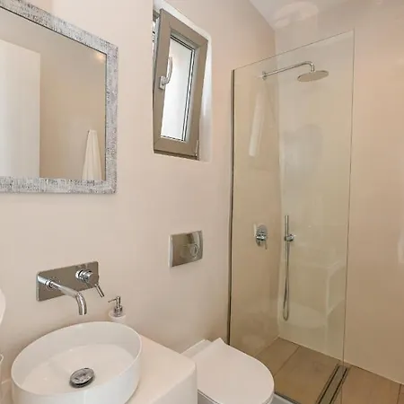 Le Petit ενα μικρό αλλά όμορφο σπίτι Στενή